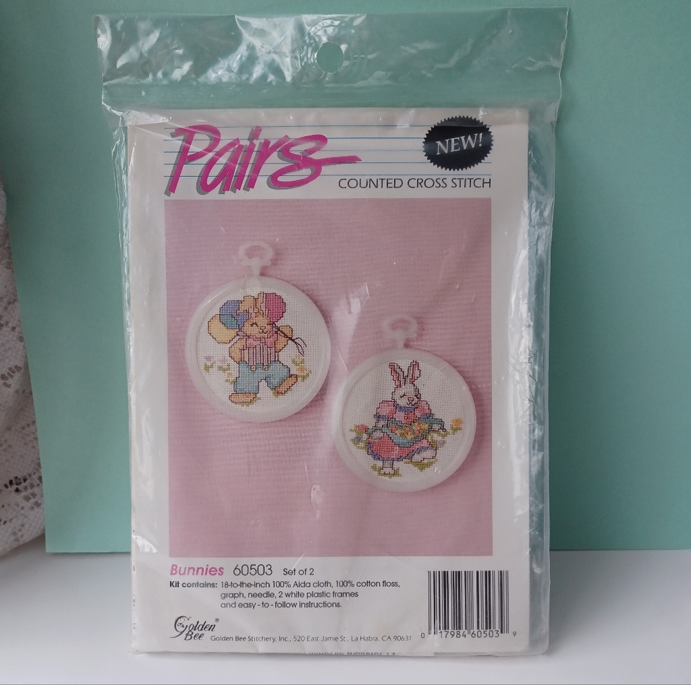 NEW PAIRS COUNTED CROSS STITCH KIT GOLDEN BEE STITCHERY SET OF 2 BUNNIES 60503